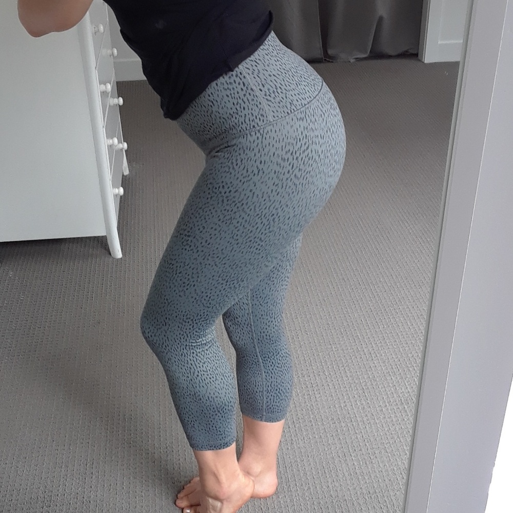 Lululemon gray luon hi rise small print capris